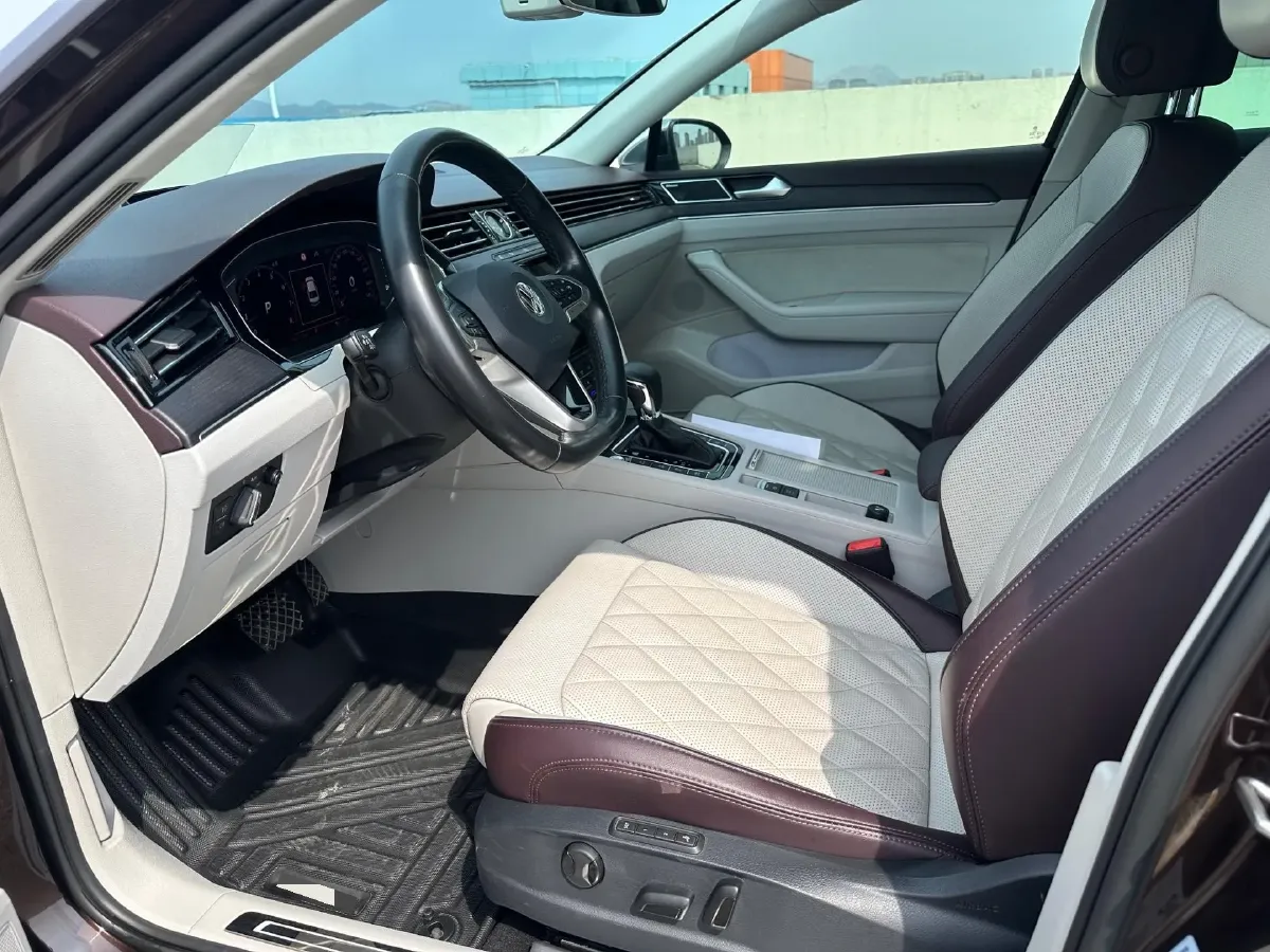 2020 Volkswagen Magotan 2.0T 220HP L4 7DCT,autocango,china used car exporter,china ev exporter,chinese used car exporter,chinese used ev exporter