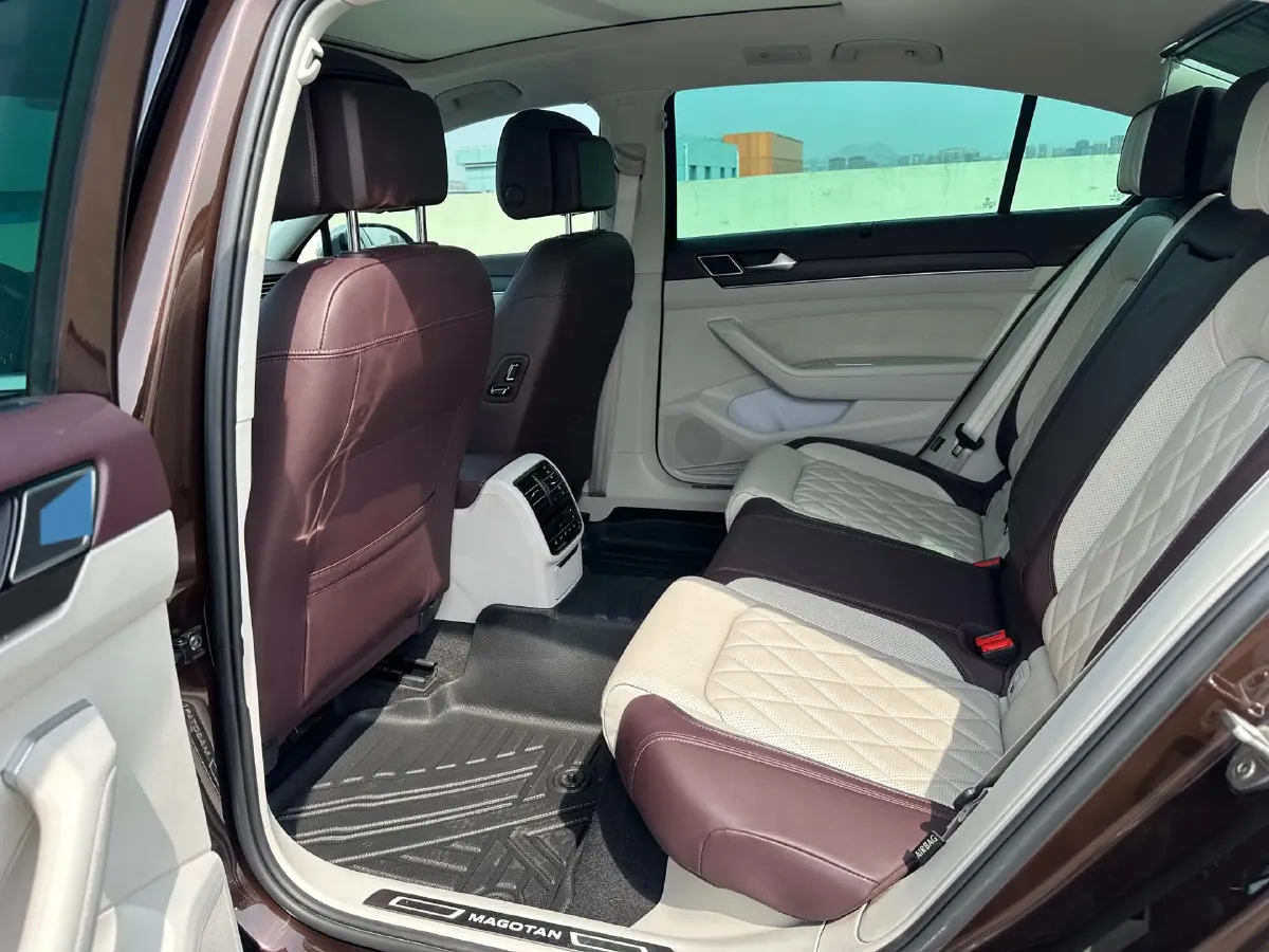 2020 Volkswagen Magotan 2.0T 220HP L4 7DCT,autocango,china used car exporter,china ev exporter,chinese used car exporter,chinese used ev exporter