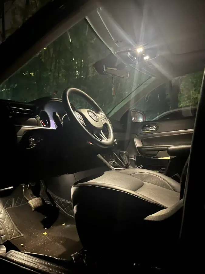 2020 Jeep Grand Commander 2.0T 234HP L4 9AT,autocango,china used car exporter,china ev exporter,chinese used car exporter,chinese used ev exporter