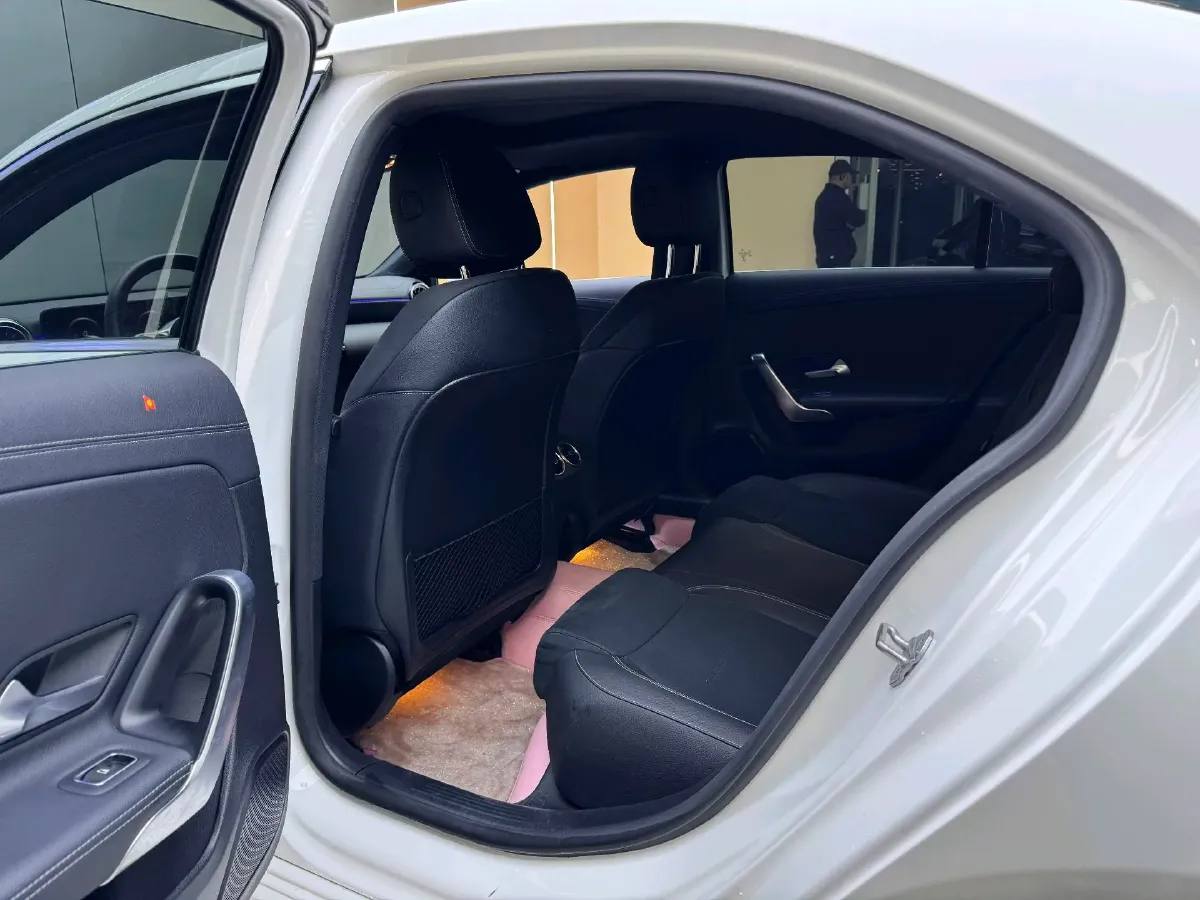 2021 Mercedes-Benz A Class 1.3T 163HP L4 7DCT,autocango,china used car exporter,china ev exporter,chinese used car exporter,chinese used ev exporter