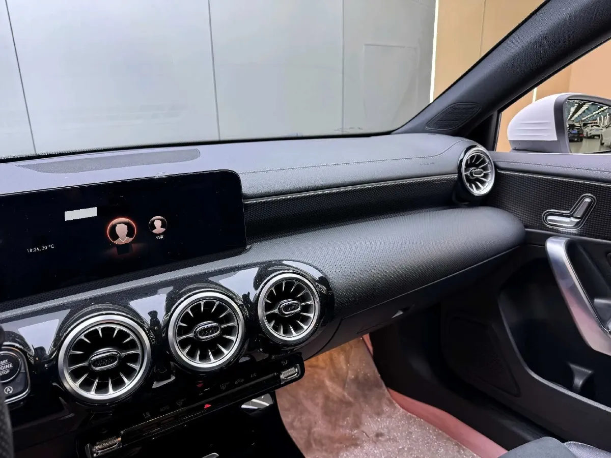 2021 Mercedes-Benz A Class 1.3T 163HP L4 7DCT,autocango,china used car exporter,china ev exporter,chinese used car exporter,chinese used ev exporter