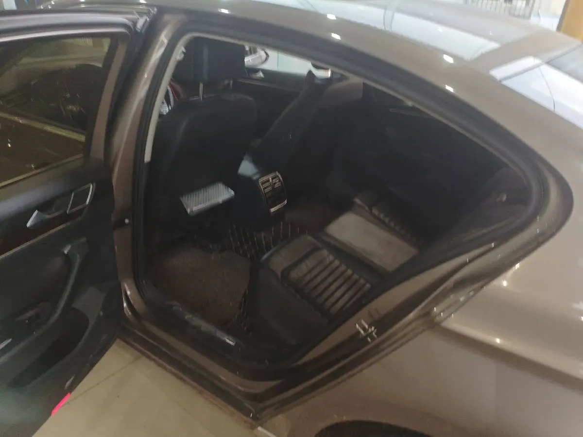 2018 Volkswagen Magotan 1.8T 180HP L4 7DCT,autocango,china used car exporter,china ev exporter,chinese used car exporter,chinese used ev exporter