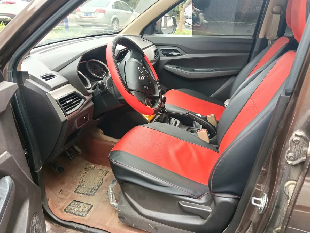 2021 WuLing HongGuang 1.5L 99HP L4 6MT,autocango,china used car exporter,china ev exporter,chinese used car exporter,chinese used ev exporter