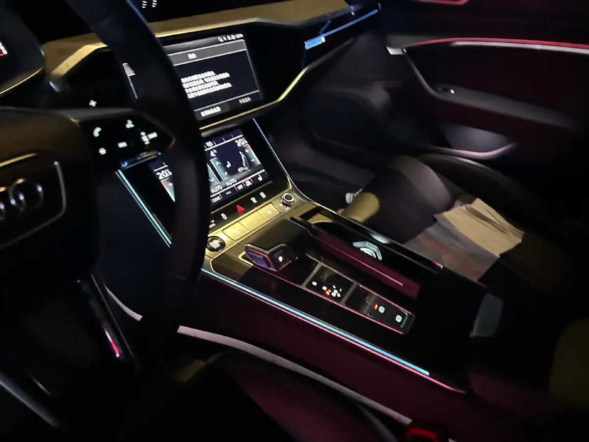 2024 Audi A6L 2.0T 245HP L4 7DCT,autocango,china used car exporter,china ev exporter,chinese used car exporter,chinese used ev exporter