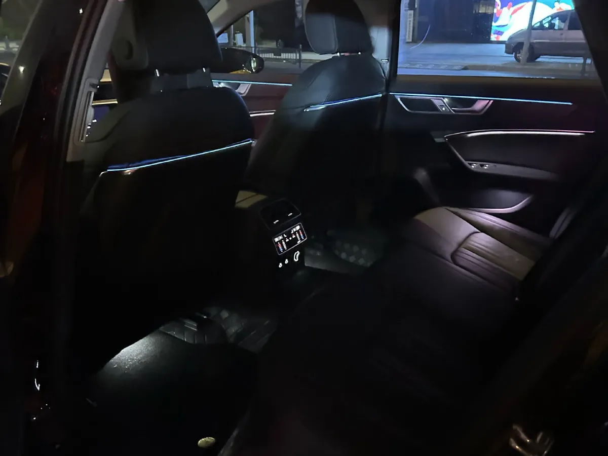 2024 Audi A6L 2.0T 245HP L4 7DCT,autocango,china used car exporter,china ev exporter,chinese used car exporter,chinese used ev exporter