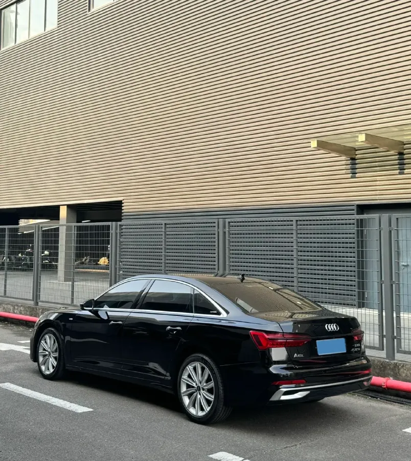 2023 Audi A6L 2.0T 245HP L4 7DCT,autocango,china used car exporter,china ev exporter,chinese used car exporter,chinese used ev exporter