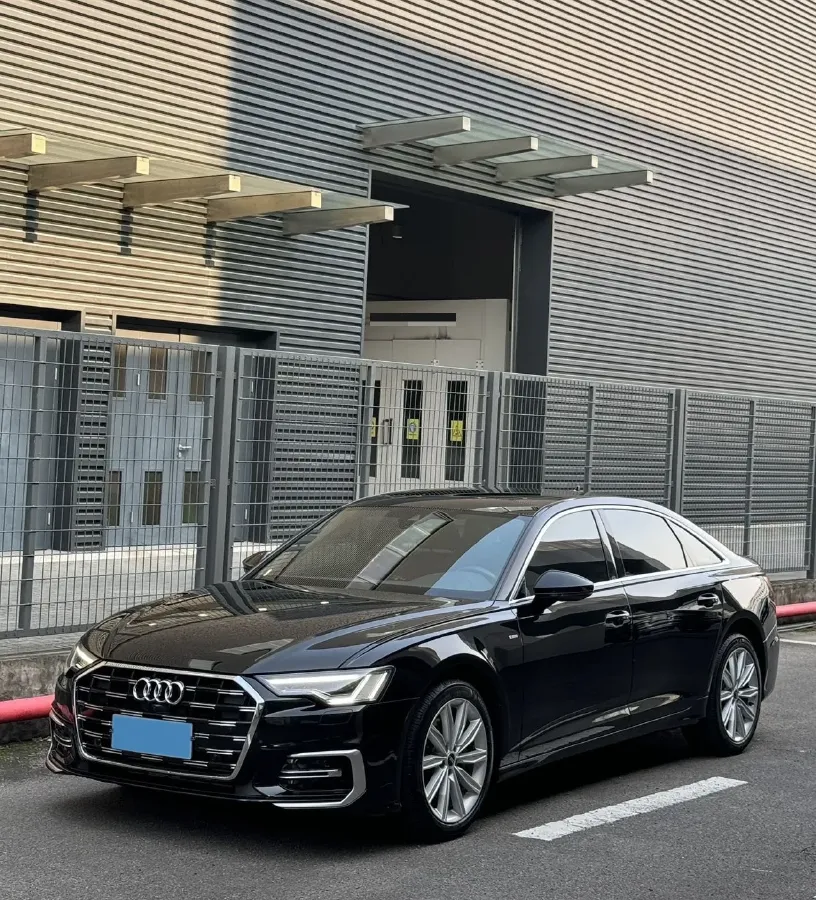 2023 Audi A6L 2.0T 245HP L4 7DCT,autocango,china used car exporter,china ev exporter,chinese used car exporter,chinese used ev exporter