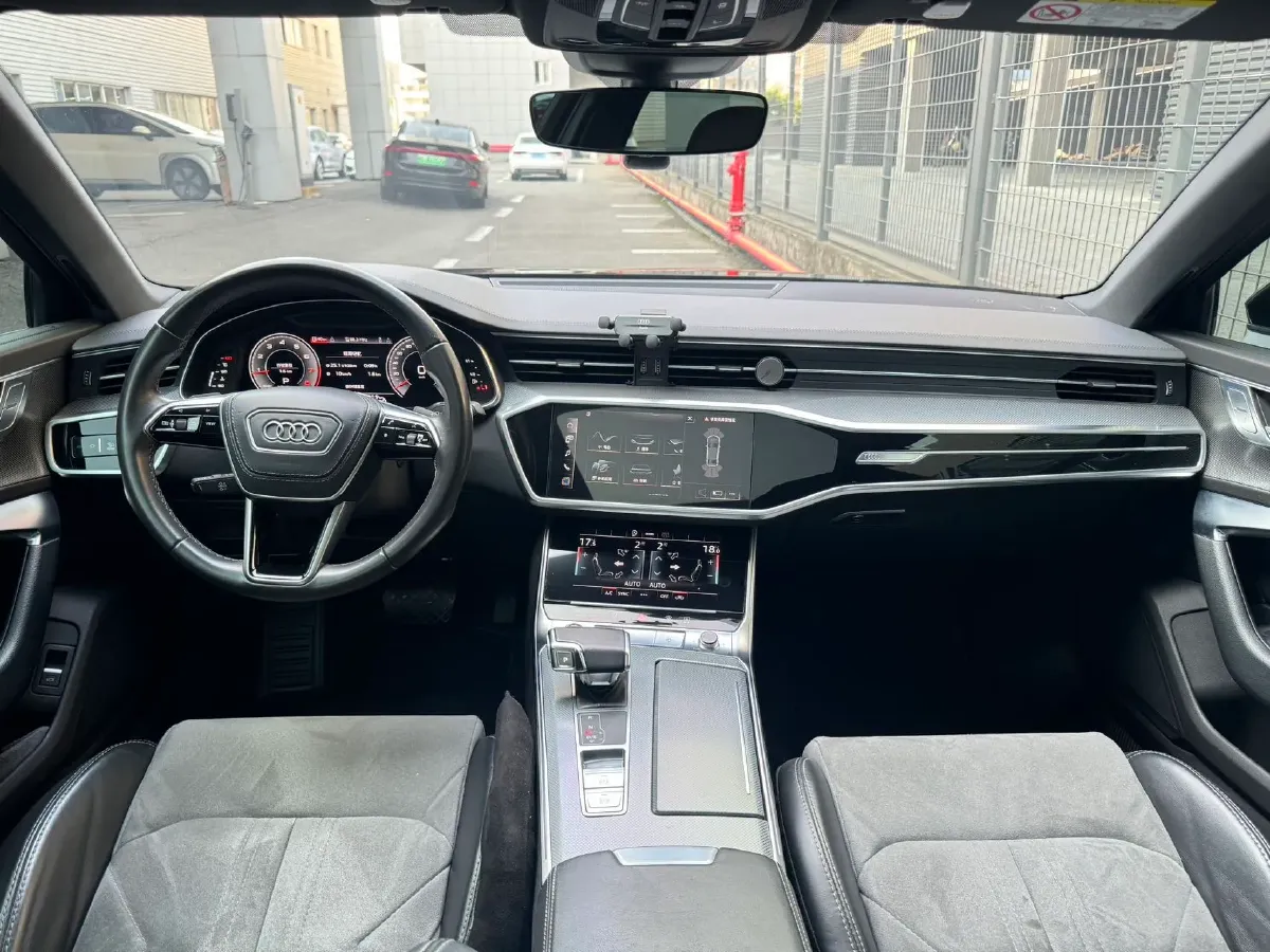 2023 Audi A6L 2.0T 245HP L4 7DCT,autocango,china used car exporter,china ev exporter,chinese used car exporter,chinese used ev exporter