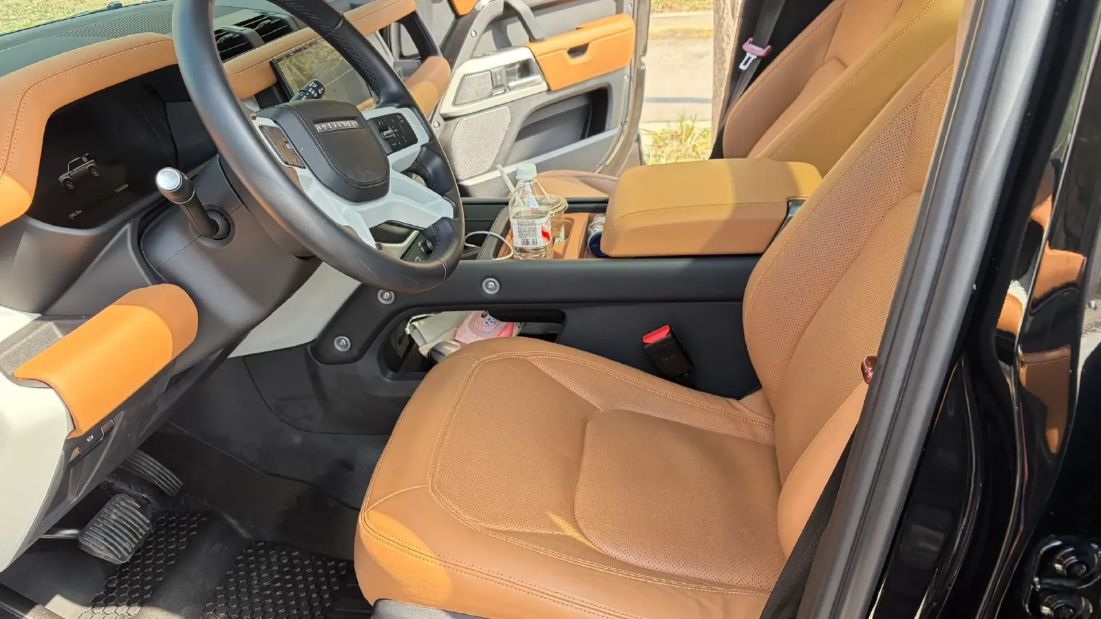 2024 Land Rover Defender 3.0T 400HP L6 8AT,autocango,china used car exporter,china ev exporter,chinese used car exporter,chinese used ev exporter