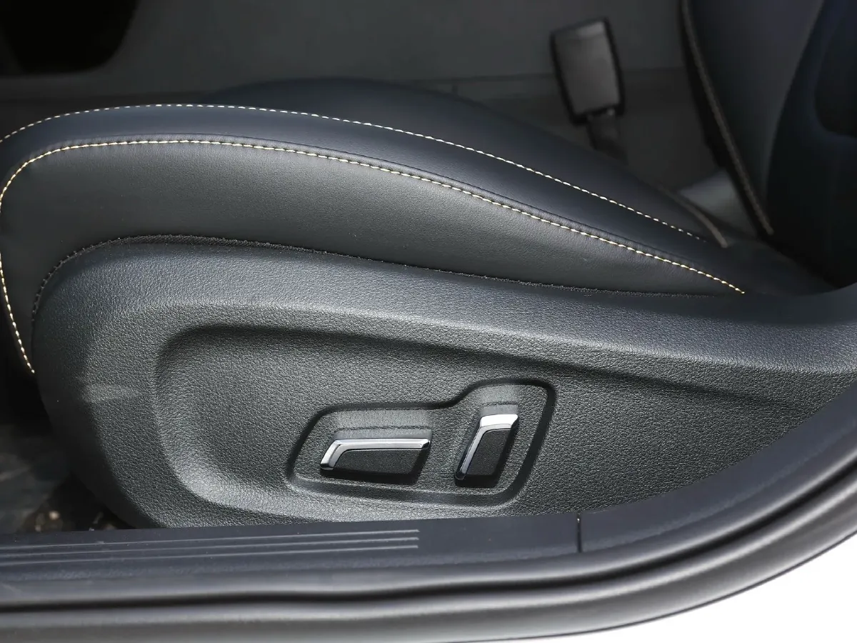 2023 Bestune B70 1.5T 169HP L4 7DCT,autocango,china used car exporter,china ev exporter,chinese used car exporter,chinese used ev exporter