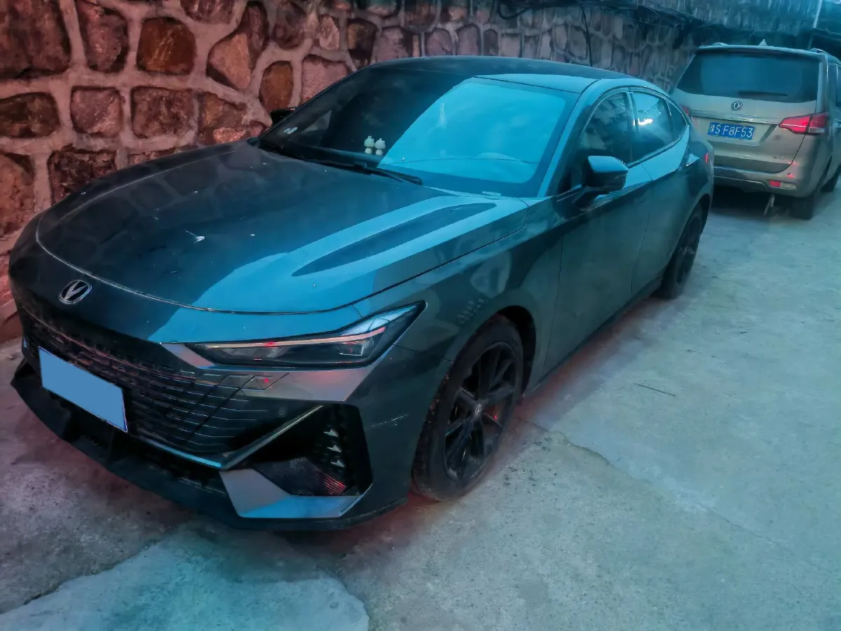 2022 ChangAn UNI-V 1.5T 188HP L4 7DCT,autocango,china used car exporter,china ev exporter,chinese used car exporter,chinese used ev exporter