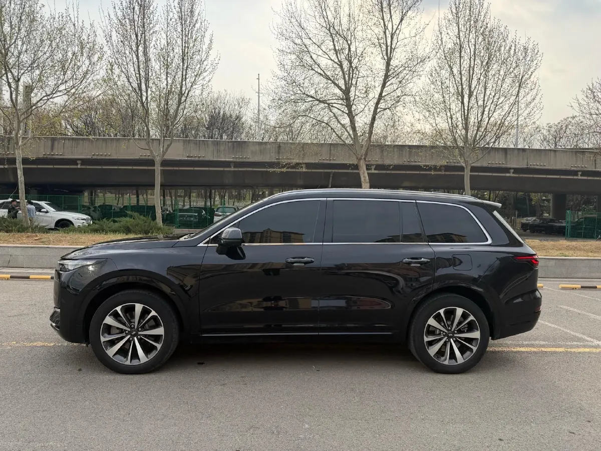 2020 Li ONE Range Extended 131HP REEV 40.5KWH,autocango,china used car exporter,china ev exporter,chinese used car exporter,chinese used ev exporter