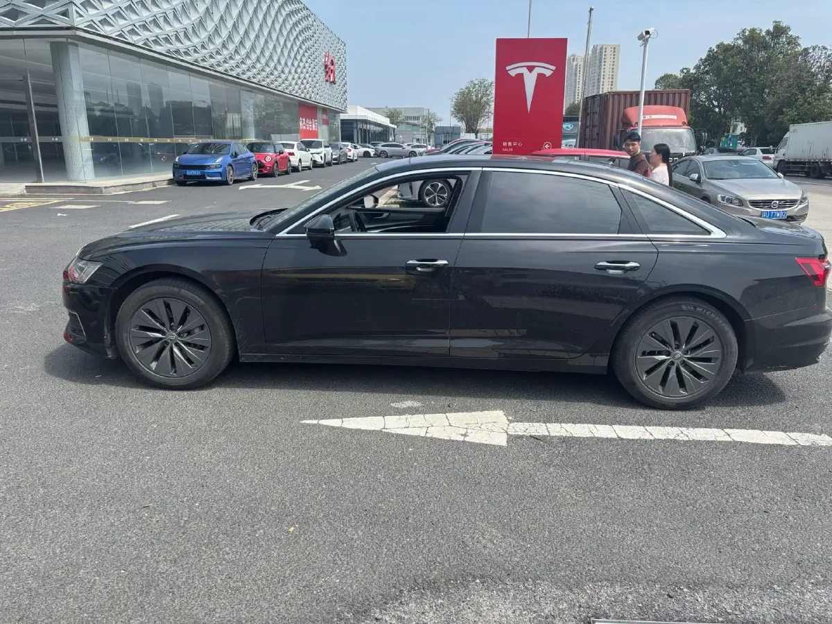 2022 Audi A6L 2.0T 224HP L4 7DCT,autocango,china used car exporter,china ev exporter,chinese used car exporter,chinese used ev exporter