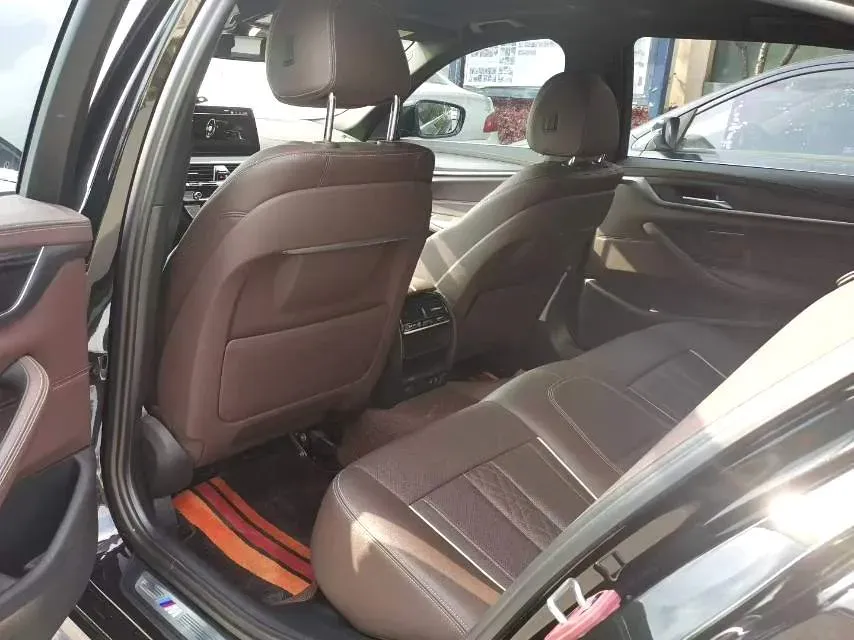 2022 BMW 5 Series 2.0T 252HP L4 8AT,autocango,china used car exporter,china ev exporter,chinese used car exporter,chinese used ev exporter