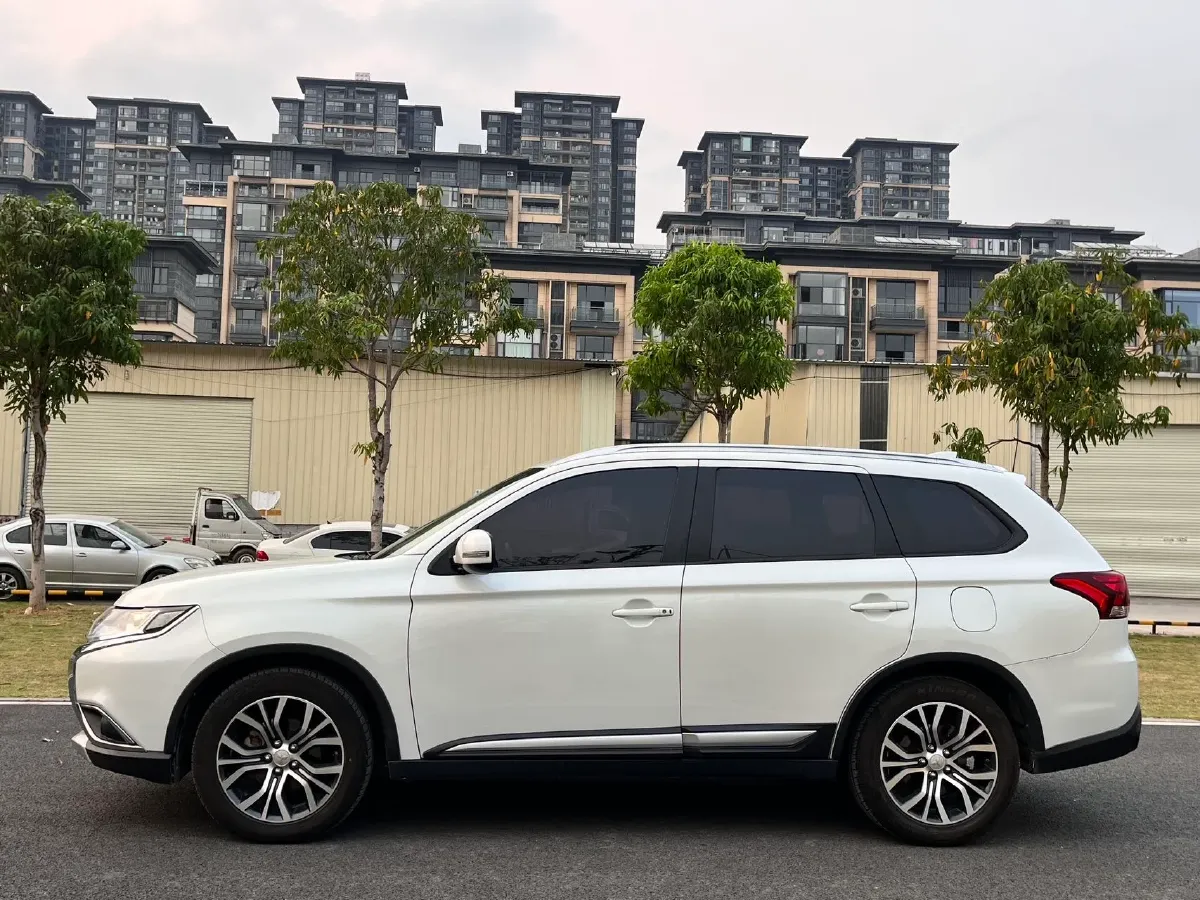2018 Mitsubishi Outlander 2.0L 166HP L4 CVT,autocango,china used car exporter,china ev exporter,chinese used car exporter,chinese used ev exporter