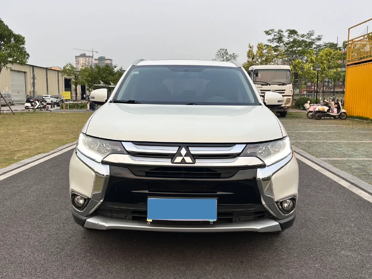 2018 Mitsubishi Outlander 2.0L 166HP L4 CVT,autocango,china used car exporter,china ev exporter,chinese used car exporter,chinese used ev exporter