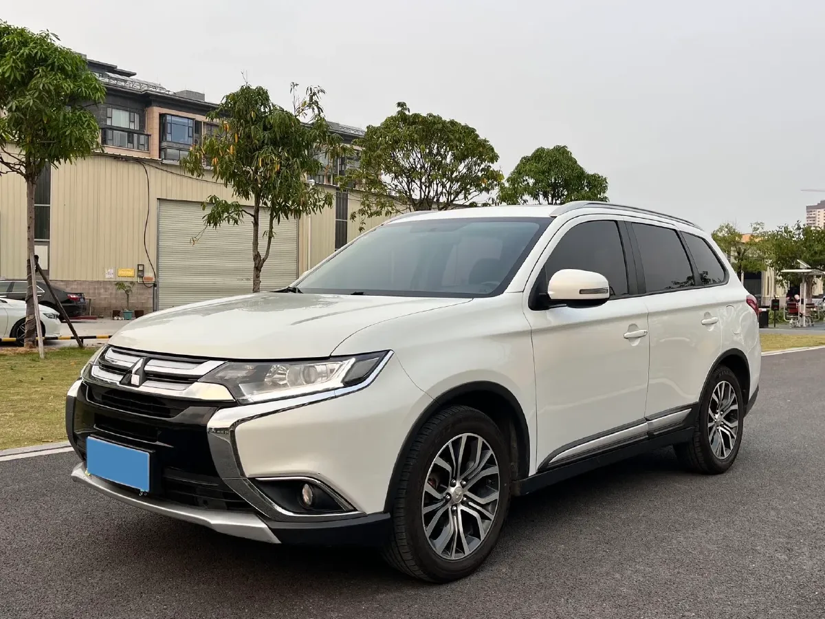 2018 Mitsubishi Outlander 2.0L 166HP L4 CVT,autocango,china used car exporter,china ev exporter,chinese used car exporter,chinese used ev exporter