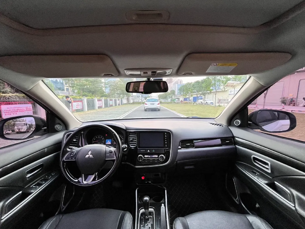 2018 Mitsubishi Outlander 2.0L 166HP L4 CVT,autocango,china used car exporter,china ev exporter,chinese used car exporter,chinese used ev exporter