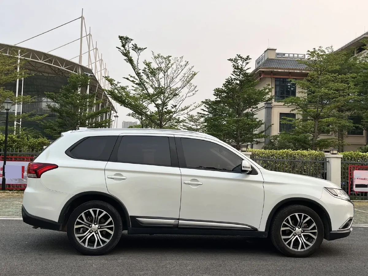 2018 Mitsubishi Outlander 2.0L 166HP L4 CVT,autocango,china used car exporter,china ev exporter,chinese used car exporter,chinese used ev exporter