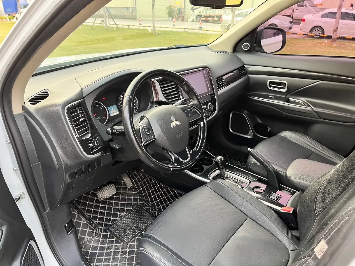 2018 Mitsubishi Outlander 2.0L 166HP L4 CVT,autocango,china used car exporter,china ev exporter,chinese used car exporter,chinese used ev exporter
