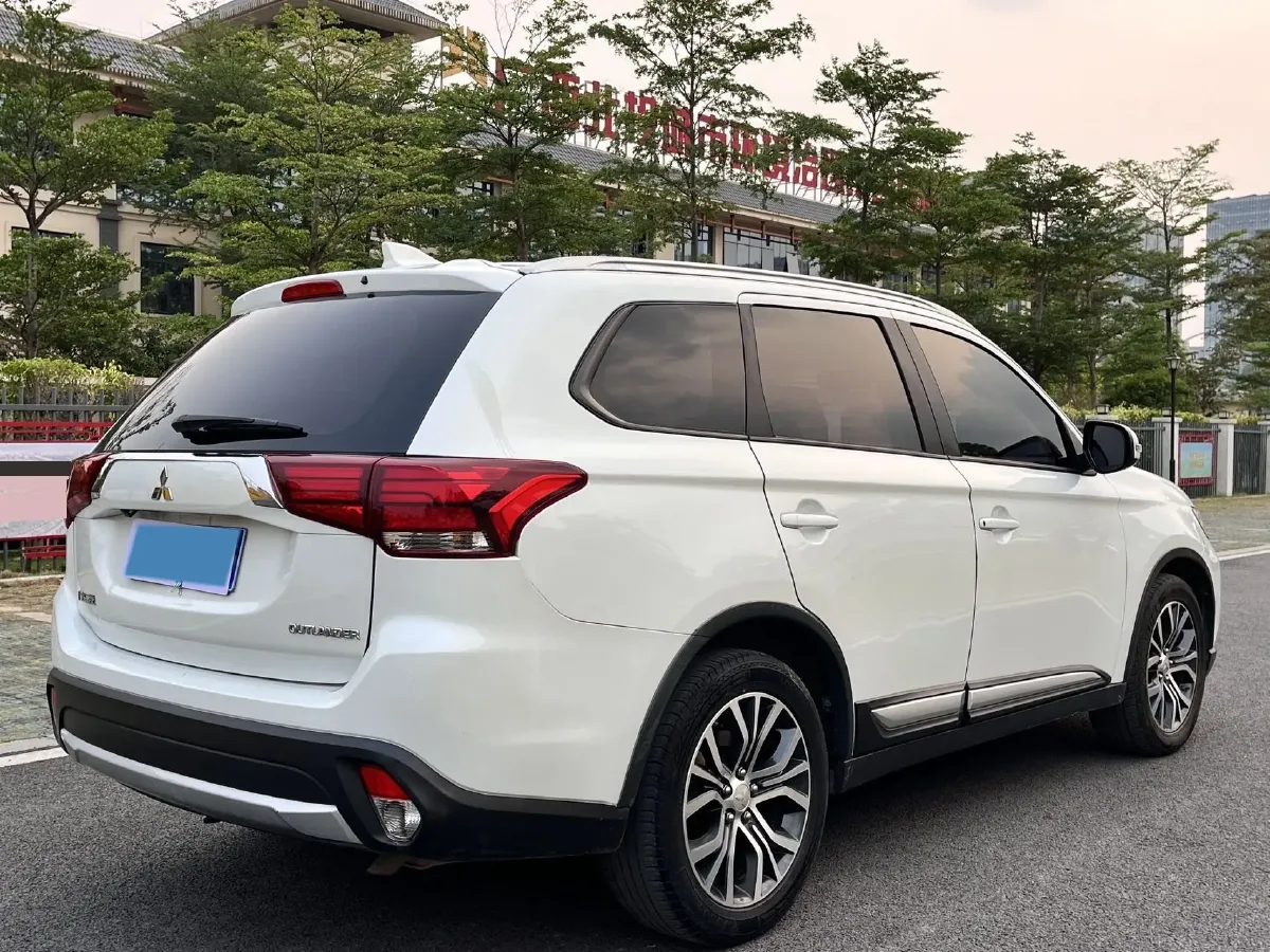2018 Mitsubishi Outlander 2.0L 166HP L4 CVT,autocango,china used car exporter,china ev exporter,chinese used car exporter,chinese used ev exporter