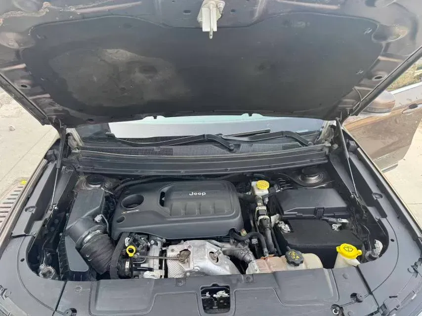 2018 Jeep Grand Commander 2.0T 265HP L4 9AT,autocango,china used car exporter,china ev exporter,chinese used car exporter,chinese used ev exporter