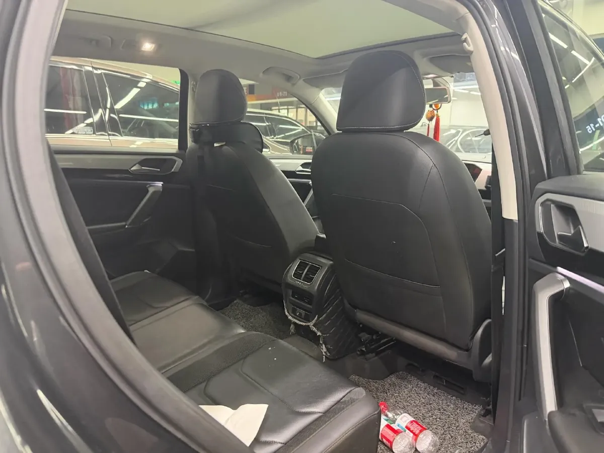 2019 Jeep Cherokee 2.0T 234HP L4 9AT,autocango,china used car exporter,china ev exporter,chinese used car exporter,chinese used ev exporter
