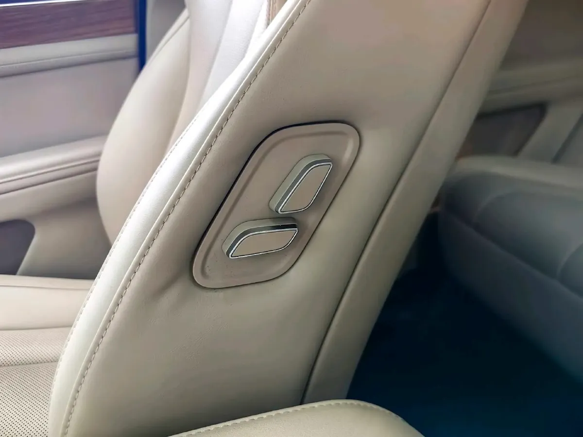 2024 AITO AITO M7 1.5T 152HP L4 REEV 40KWH,autocango,china used car exporter,china ev exporter,chinese used car exporter,chinese used ev exporter