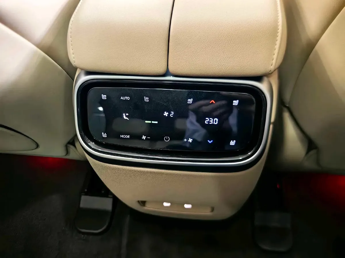 2024 AITO AITO M7 1.5T 152HP L4 REEV 40KWH,autocango,china used car exporter,china ev exporter,chinese used car exporter,chinese used ev exporter