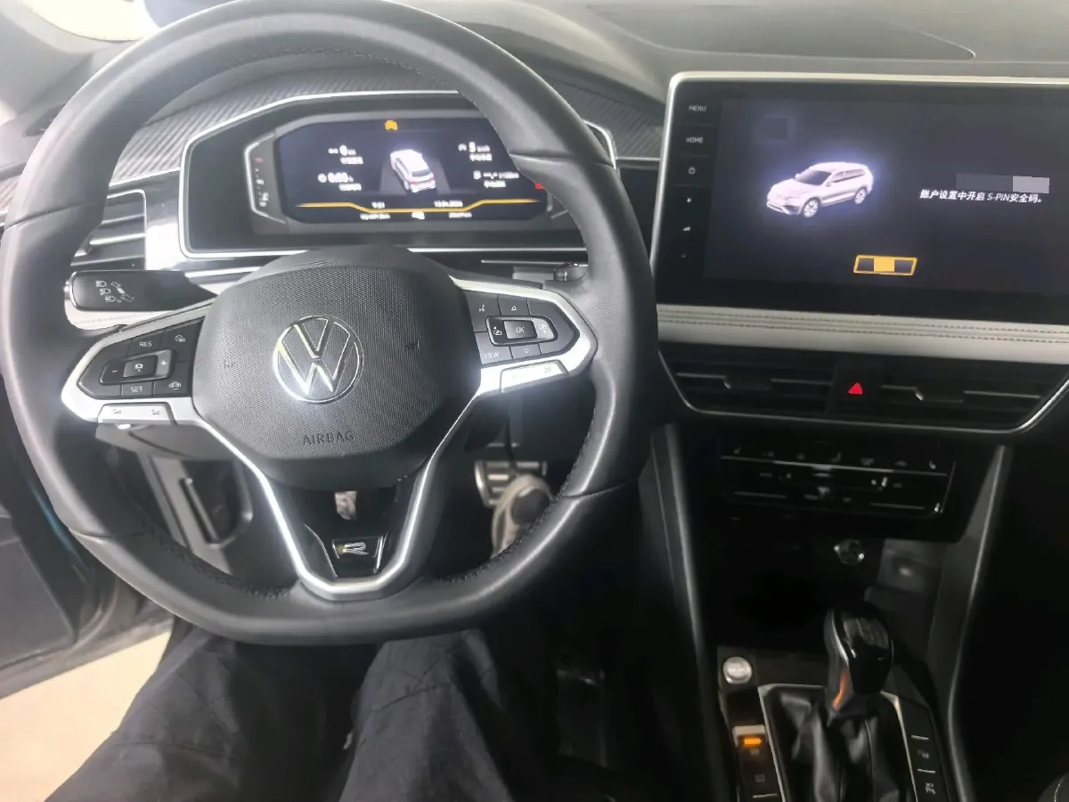 2024 Volkswagen Tiguan L 2.0T 186HP L4 7DCT,autocango,china used car exporter,china ev exporter,chinese used car exporter,chinese used ev exporter