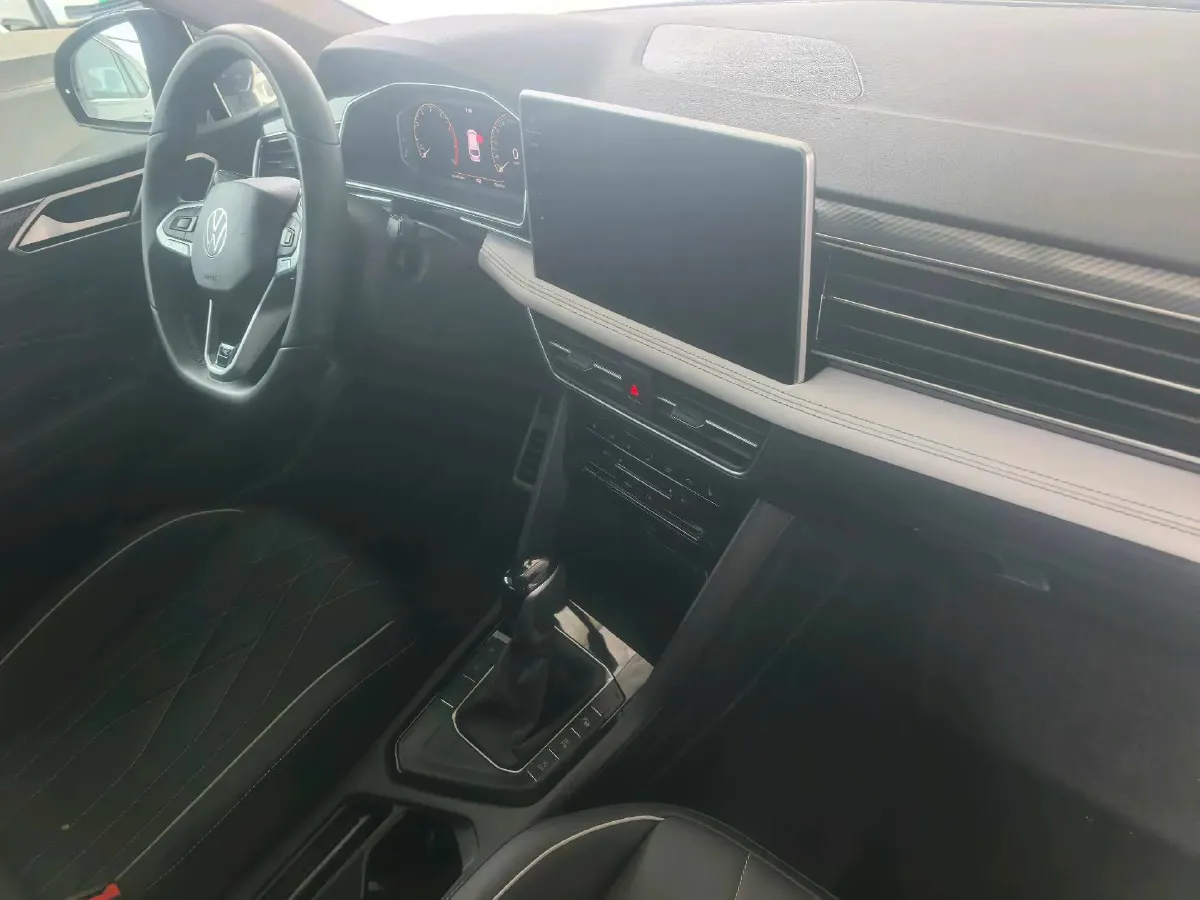 2024 Volkswagen Tiguan L 2.0T 186HP L4 7DCT,autocango,china used car exporter,china ev exporter,chinese used car exporter,chinese used ev exporter