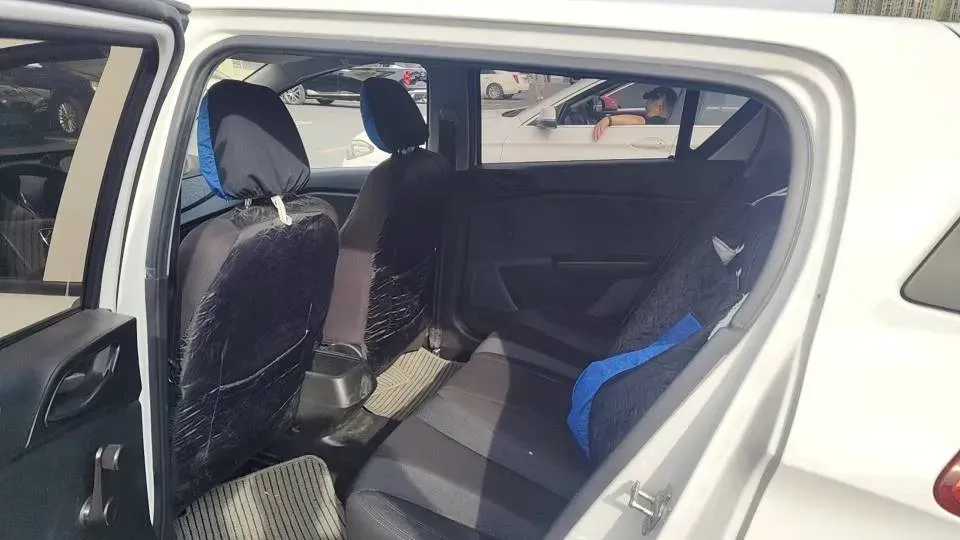 2017 BaoJun 310W 1.2L 82HP L4 6MT,autocango,china used car exporter,china ev exporter,chinese used car exporter,chinese used ev exporter