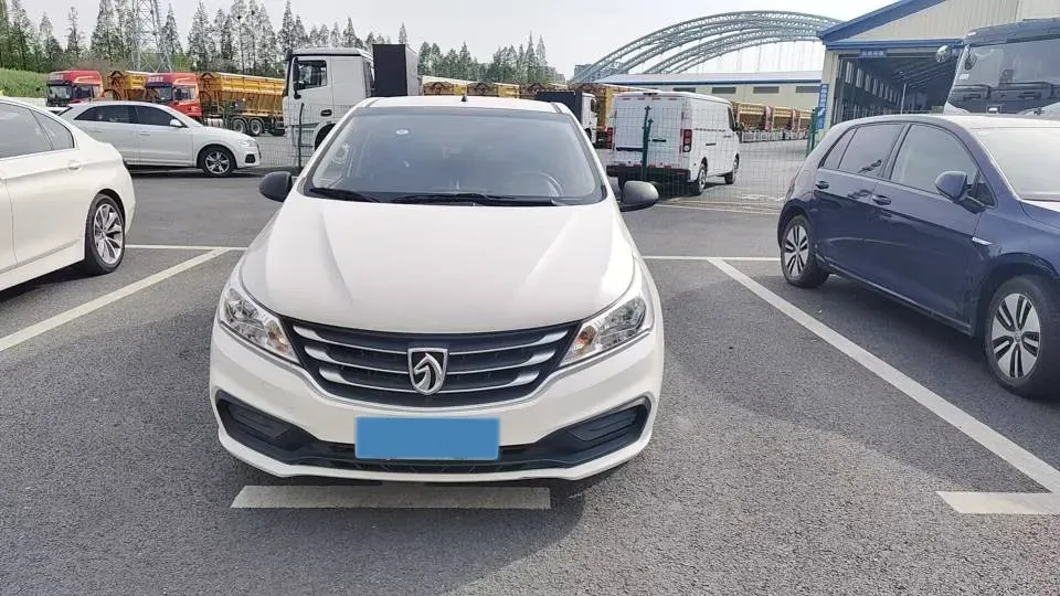 2017 BaoJun 310W 1.2L 82HP L4 6MT,autocango,china used car exporter,china ev exporter,chinese used car exporter,chinese used ev exporter