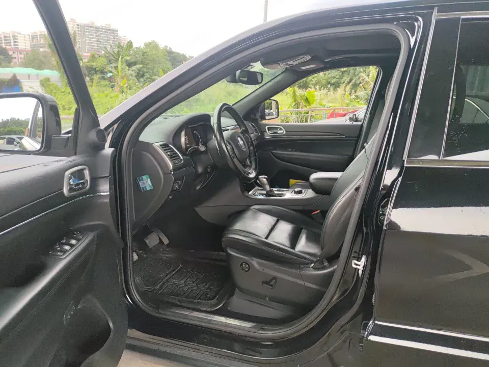 2020 Jeep Grand Cherokee 3.0L 234HP V6 8AT,autocango,china used car exporter,china ev exporter,chinese used car exporter,chinese used ev exporter