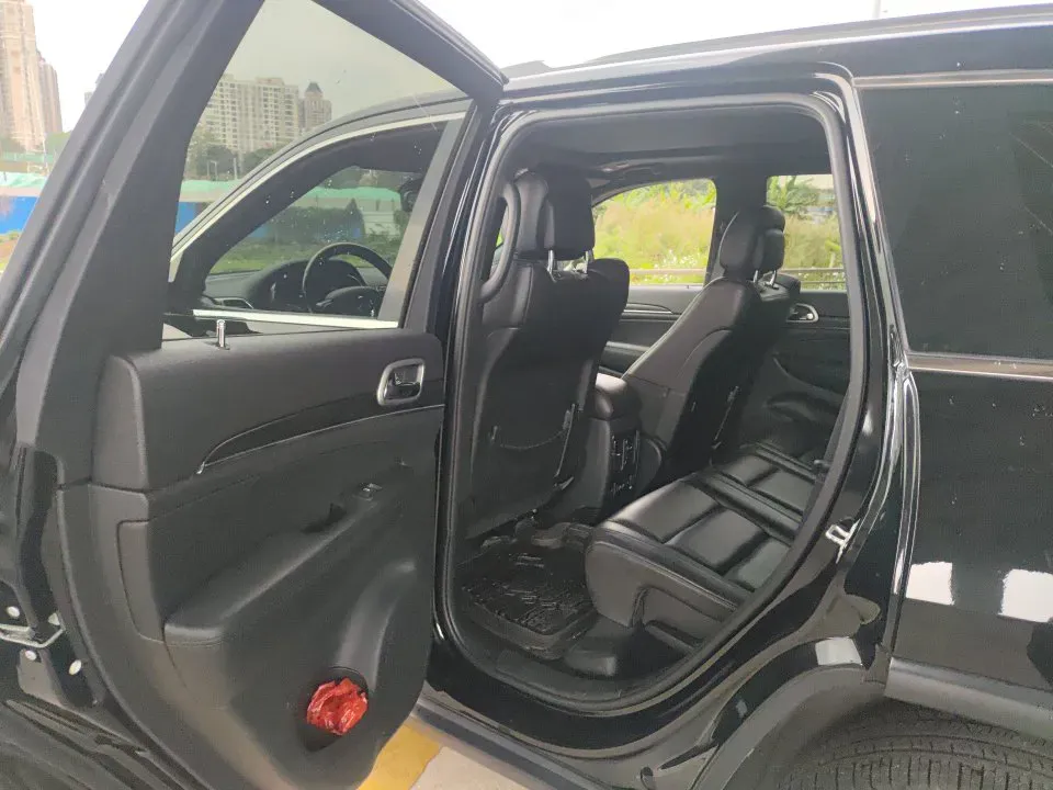 2020 Jeep Grand Cherokee 3.0L 234HP V6 8AT,autocango,china used car exporter,china ev exporter,chinese used car exporter,chinese used ev exporter