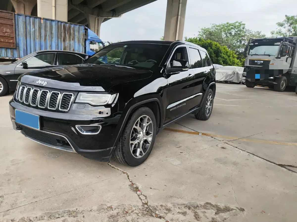 2020 Jeep Grand Cherokee 3.0L 234HP V6 8AT,autocango,china used car exporter,china ev exporter,chinese used car exporter,chinese used ev exporter