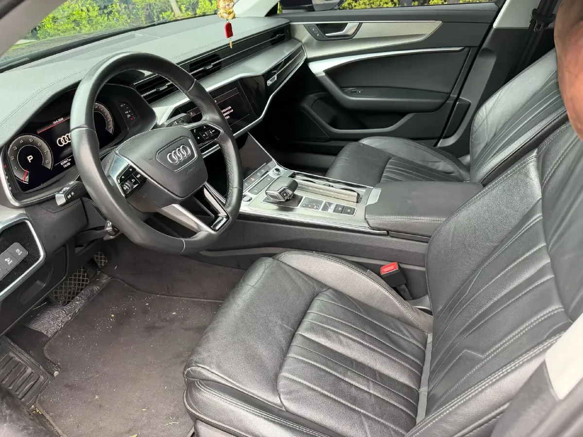 2021 Audi A6L 2.0T 190HP L4 7DCT,autocango,china used car exporter,china ev exporter,chinese used car exporter,chinese used ev exporter