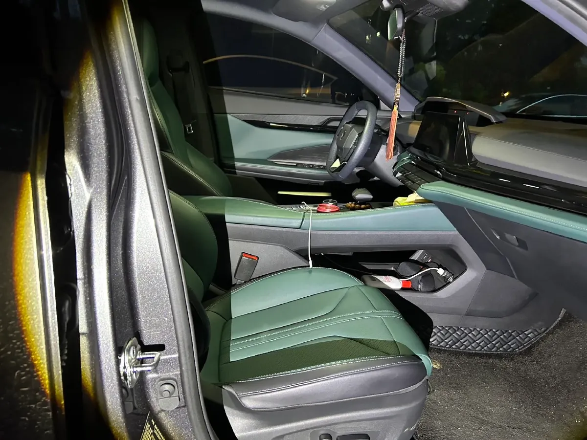 2024 ChangAn UNI-V iDD 1.5L 110HP L4 E-CVT PHEV 18.99KWH,autocango,china used car exporter,china ev exporter,chinese used car exporter,chinese used ev exporter