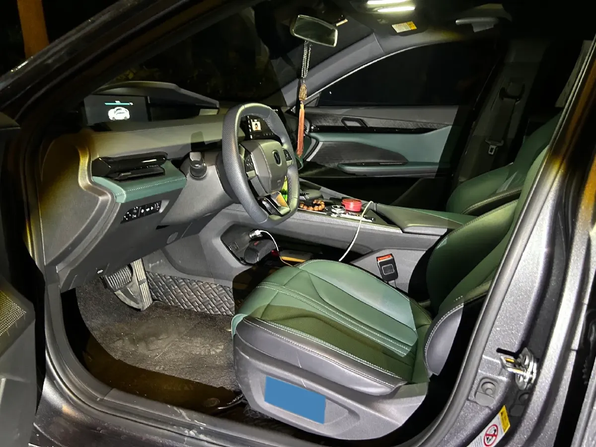 2024 ChangAn UNI-V iDD 1.5L 110HP L4 E-CVT PHEV 18.99KWH,autocango,china used car exporter,china ev exporter,chinese used car exporter,chinese used ev exporter