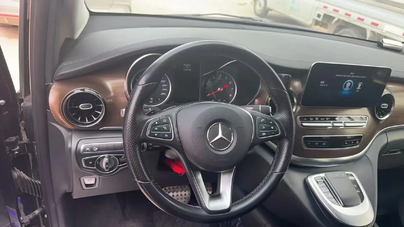 2020 Mercedes-Benz V Class 2.0T 211HP L4 9AT,autocango,china used car exporter,china ev exporter,chinese used car exporter,chinese used ev exporter