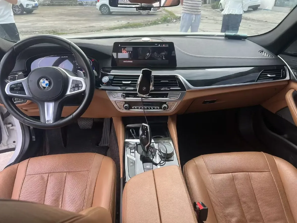 2020 BMW 5 Series 2.0T 252HP L4 8AT,autocango,china used car exporter,china ev exporter,chinese used car exporter,chinese used ev exporter