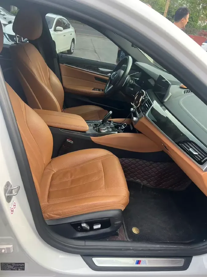 2020 BMW 5 Series 2.0T 252HP L4 8AT,autocango,china used car exporter,china ev exporter,chinese used car exporter,chinese used ev exporter