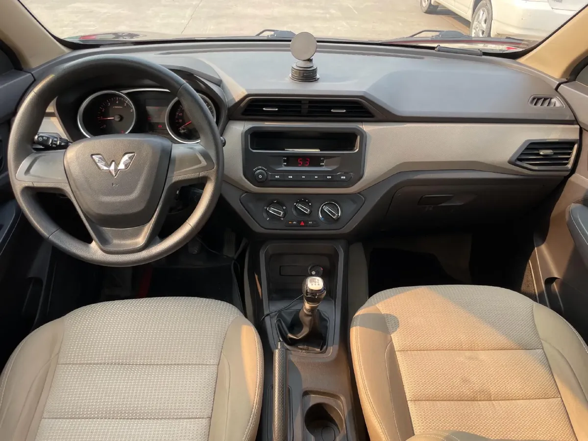 2018 WuLing HongGuang 1.5L 105HP L4 5MT,autocango,china used car exporter,china ev exporter,chinese used car exporter,chinese used ev exporter