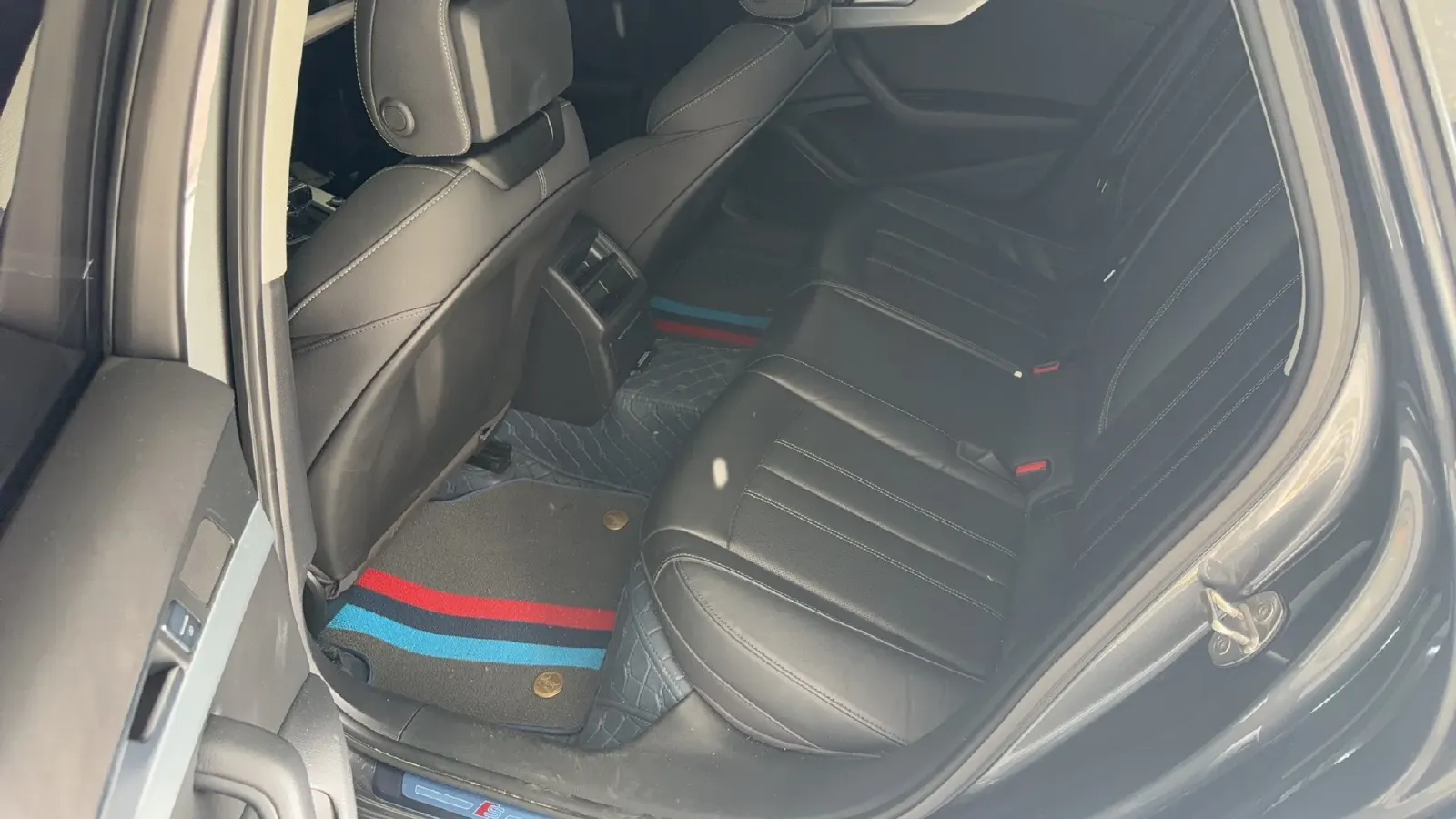 2024 Audi A4L 2.0T 190HP L4 7DCT,autocango,china used car exporter,china ev exporter,chinese used car exporter,chinese used ev exporter