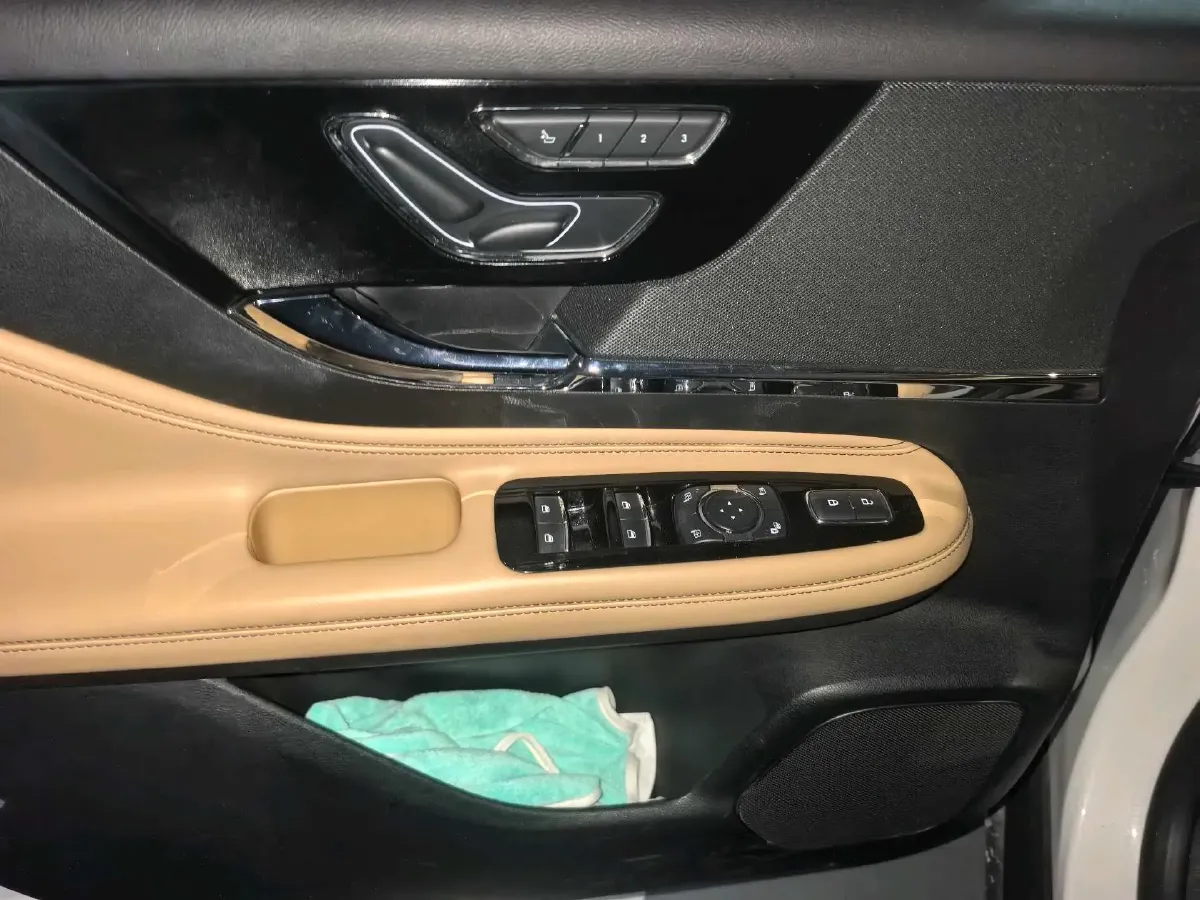 2022 Lincoln Corsair 2.0T 245HP L4 8AT,autocango,china used car exporter,china ev exporter,chinese used car exporter,chinese used ev exporter