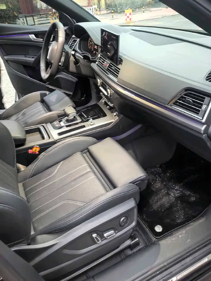 2024 Audi Q5L 2.0T 245HP L4 7DCT,autocango,china used car exporter,china ev exporter,chinese used car exporter,chinese used ev exporter