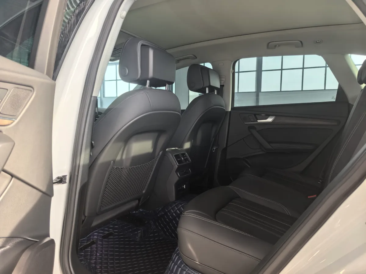 2023 Audi Q5L 2.0T 190HP L4 7DCT,autocango,china used car exporter,china ev exporter,chinese used car exporter,chinese used ev exporter