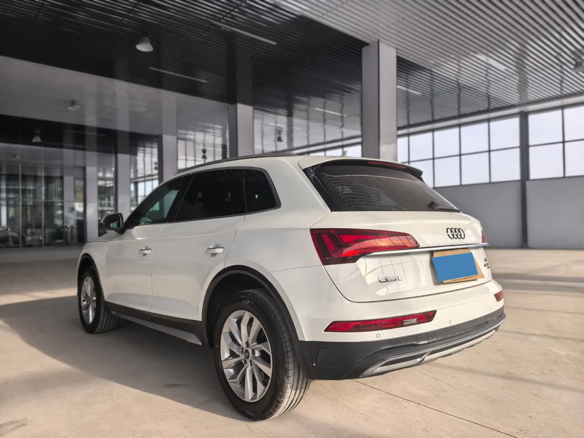 2023 Audi Q5L 2.0T 190HP L4 7DCT,autocango,china used car exporter,china ev exporter,chinese used car exporter,chinese used ev exporter