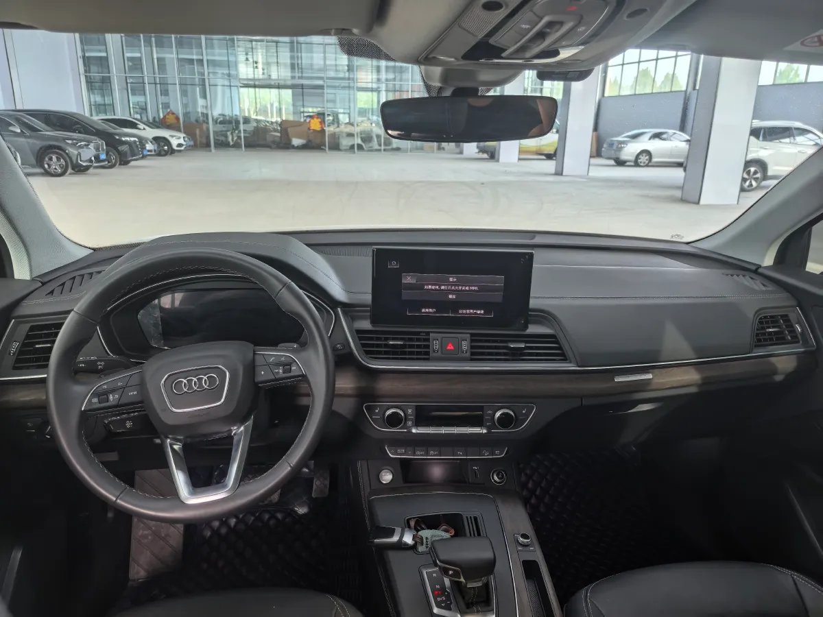 2023 Audi Q5L 2.0T 190HP L4 7DCT,autocango,china used car exporter,china ev exporter,chinese used car exporter,chinese used ev exporter