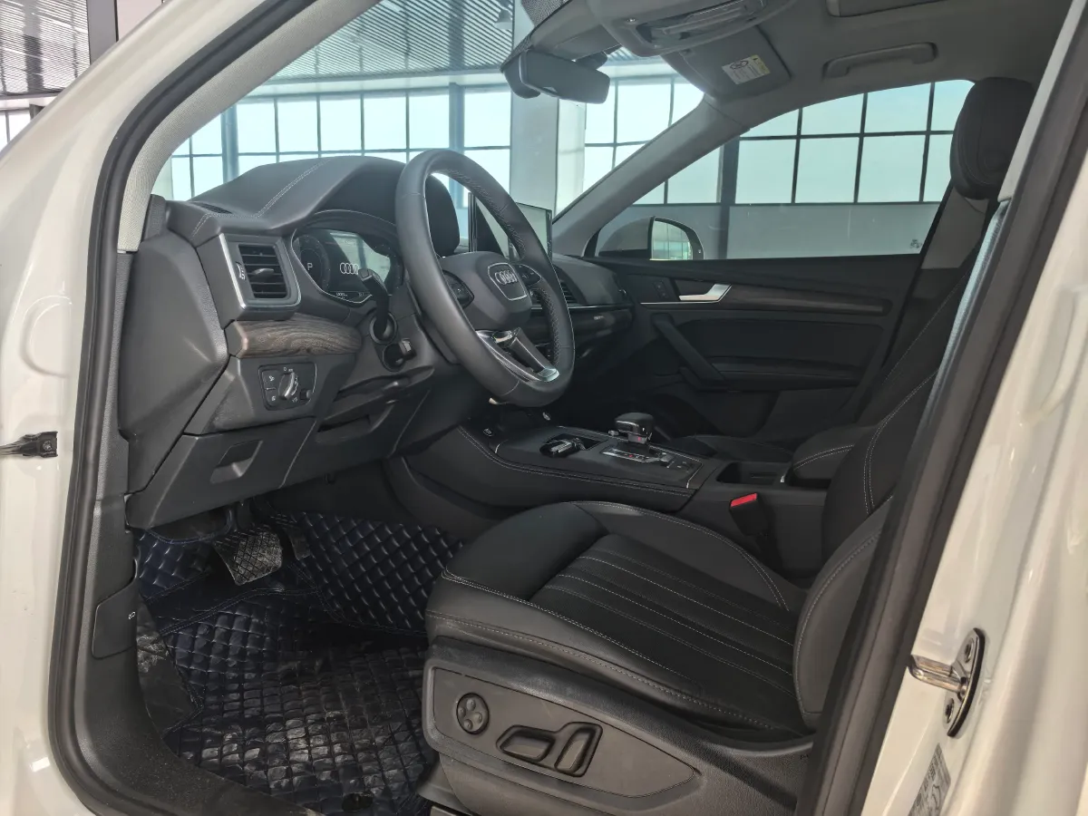 2023 Audi Q5L 2.0T 190HP L4 7DCT,autocango,china used car exporter,china ev exporter,chinese used car exporter,chinese used ev exporter